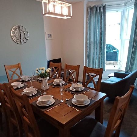 휫비 West Cliff Townhouse With Parking 빌라 외부 사진